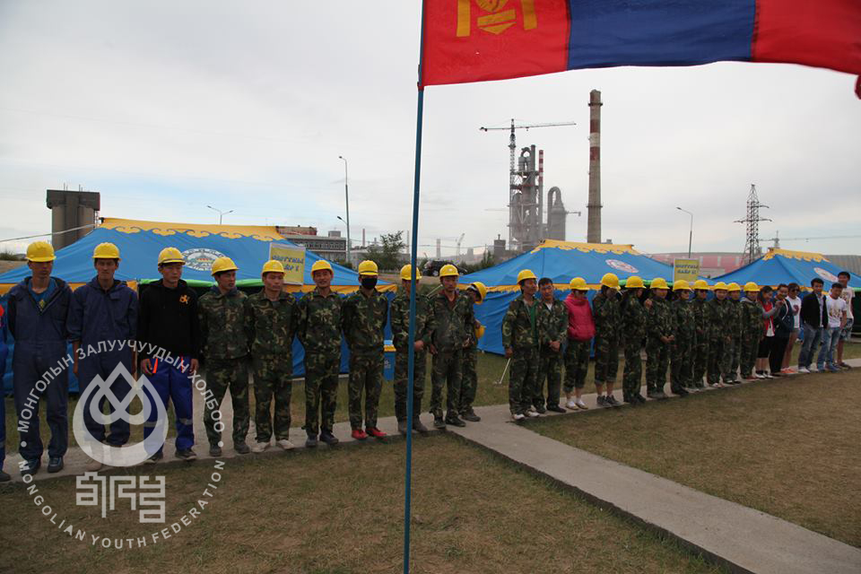 Автозамын салбарт ажиллах залуучууд ажлын гараандаа гарлаа